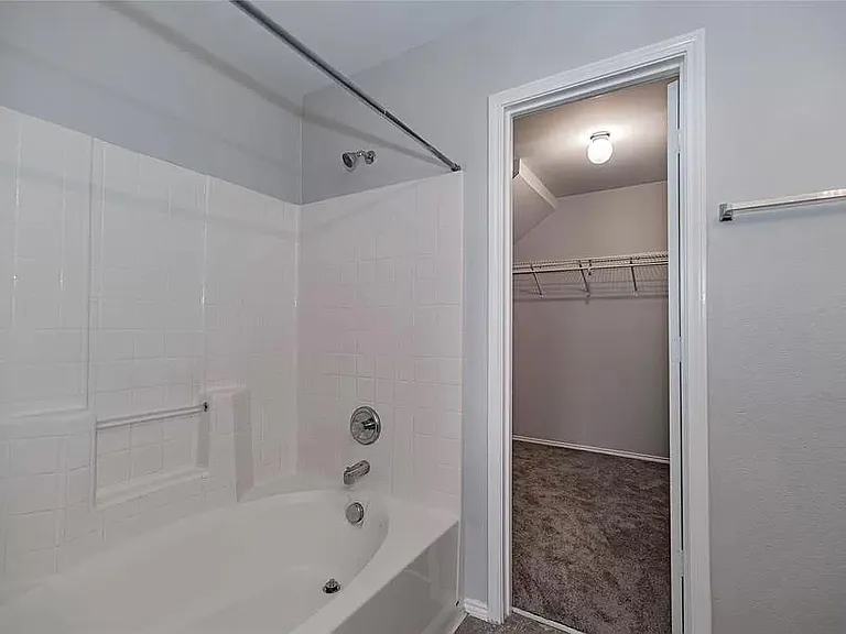 1208 Angelina Dr — Photo 1