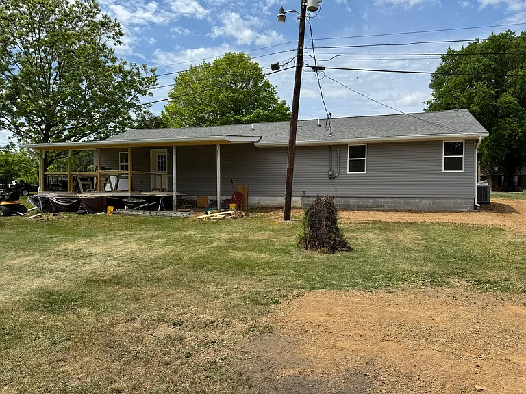 124 S Chestnut St — Photo 3
