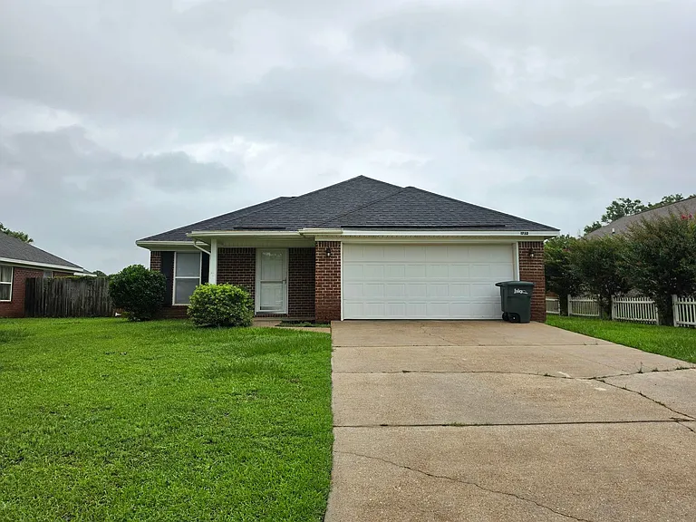 1732 Abbey Loop — Photo 1
