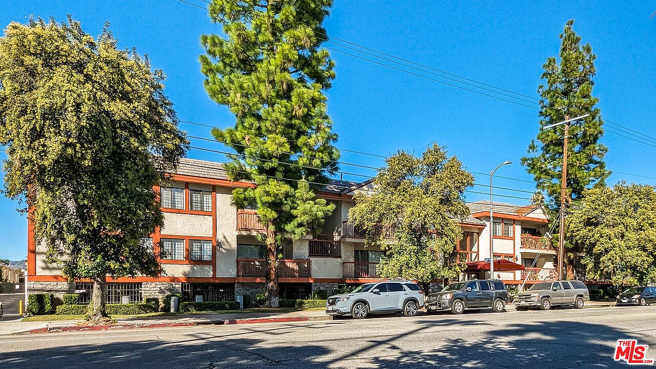 tokky⭐︎ 18325 Saticoy St, Reseda, CA 91335 | Zillow