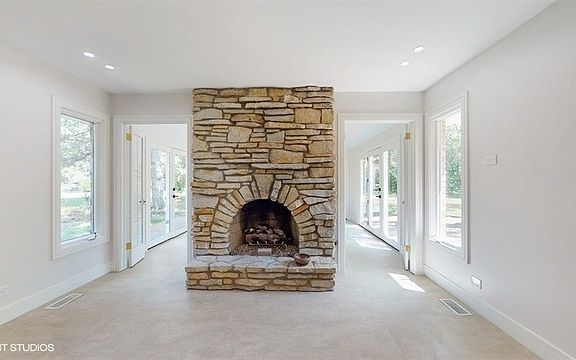 3rd image of 8473 Canterberry Dr