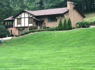 325 Little John Dr, Zanesville, OH 43701