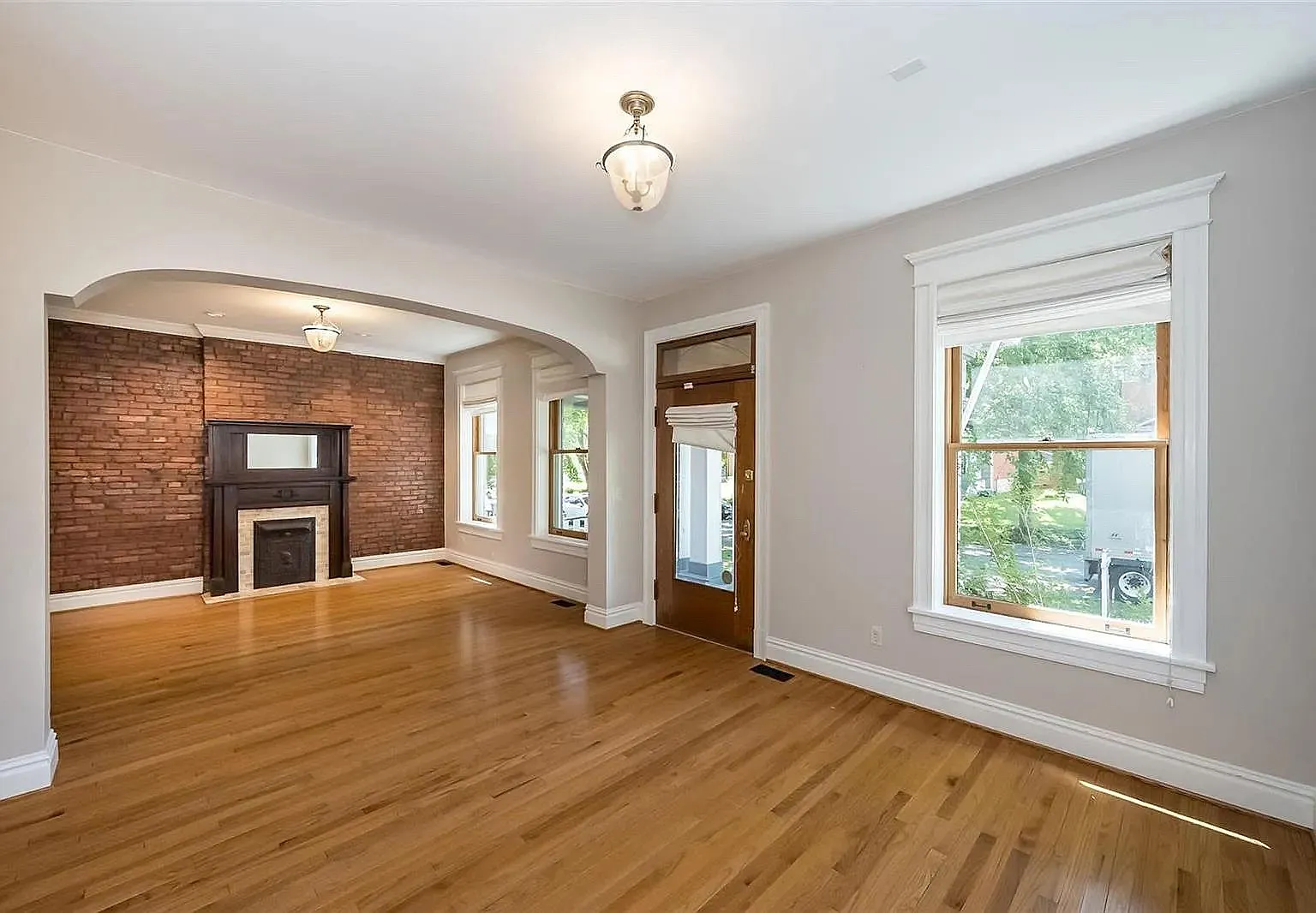 4 bed, 2001 sqft, $5,000 — Photo 4