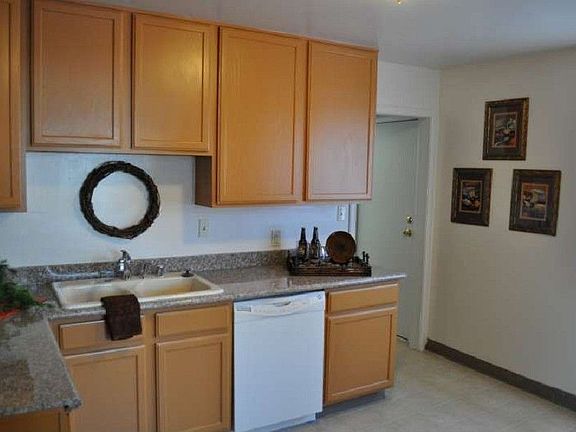 5th image of 1823 Georgia St