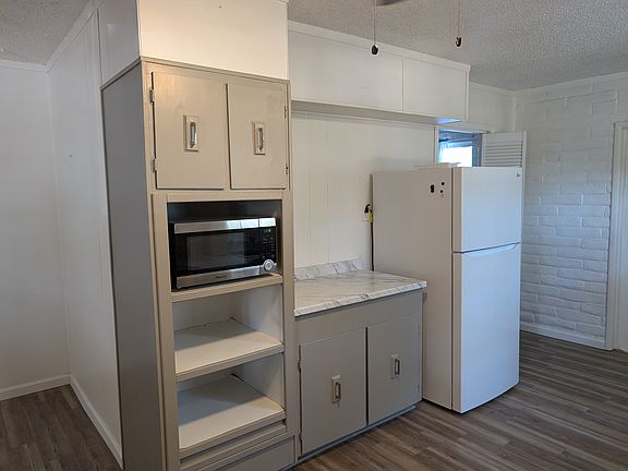 4th image of 1202 Oblate Dr