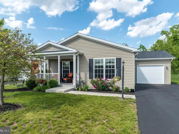 11 Tern Ct, Bechtelsville, PA 19505
