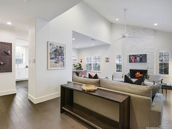 5th image of 208 GRANDVIEW PL #8