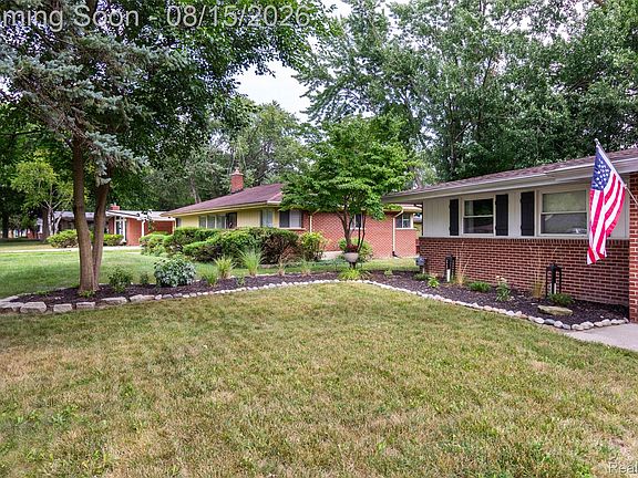 3rd image of 29604 Chelmsford Rd