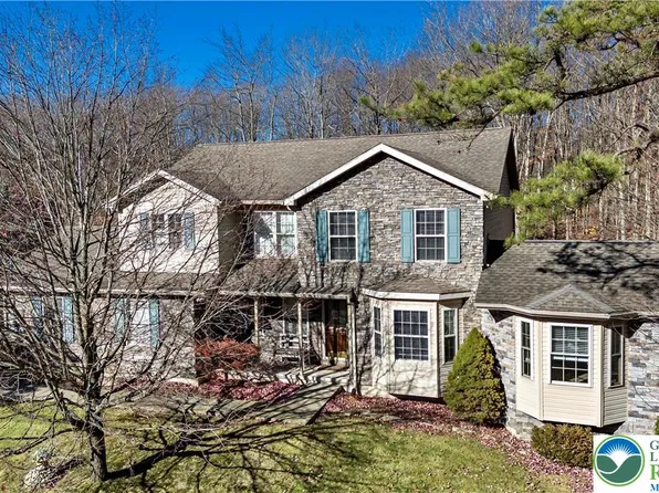 2 Pinewood Cir, Hazleton, PA 18202