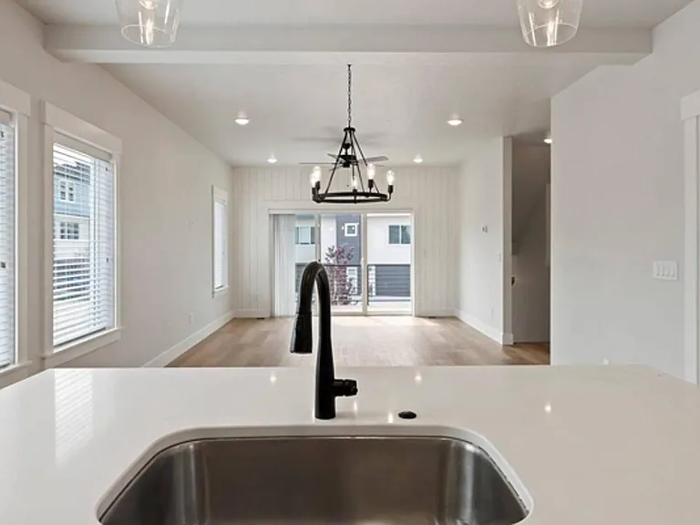 Bradbury Luxury Townhomes — Photo 22