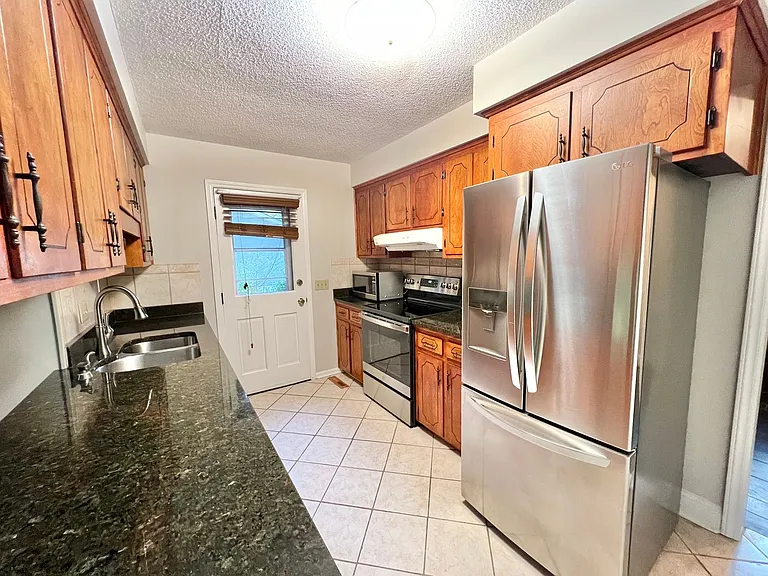 7504 Post Oak Rd — Photo 9