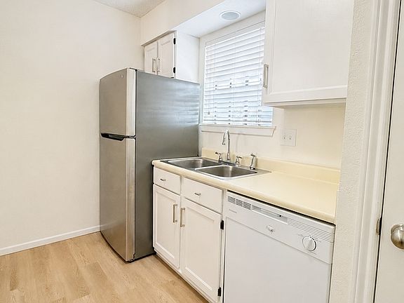 3rd image of 13018 HEIMER RD #609