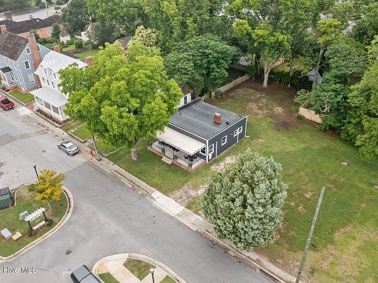 226 E Water St — Photo 28