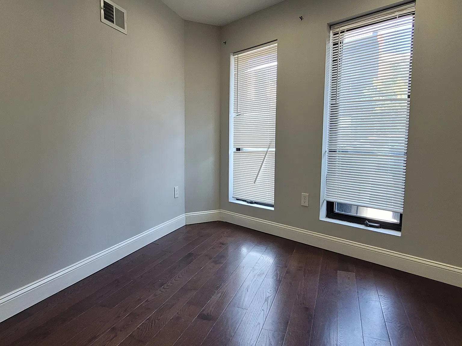 1606 Point Breeze Ave — Photo 2
