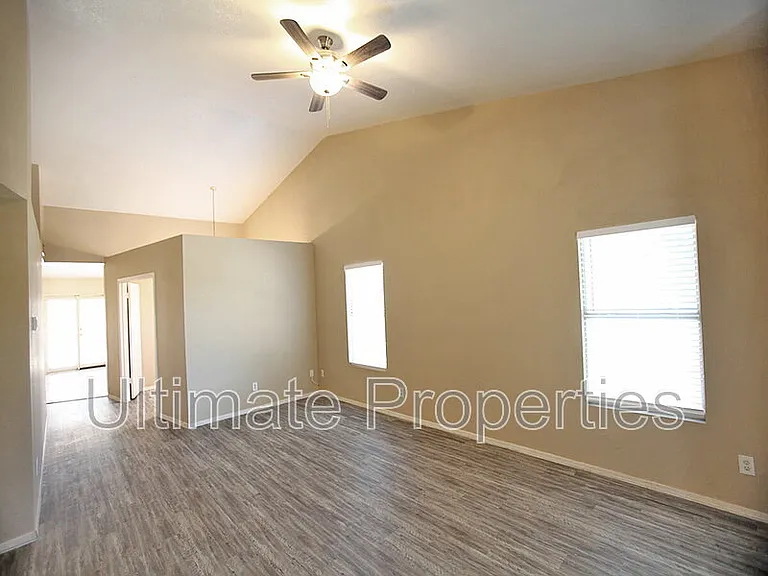 9903 N 77th Ave — Photo 3