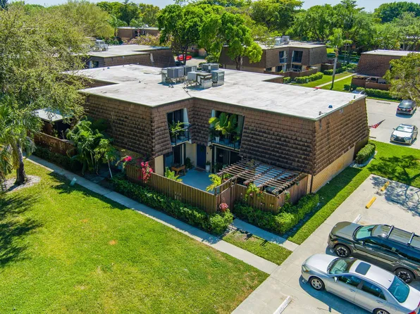 2414 24th Lane, Greenacres, FL 33463