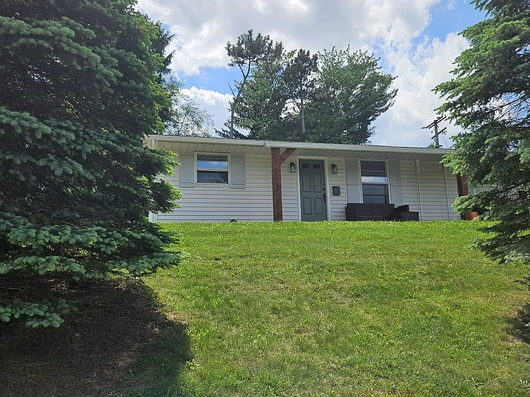 1026 N Atherton St — Photo 2