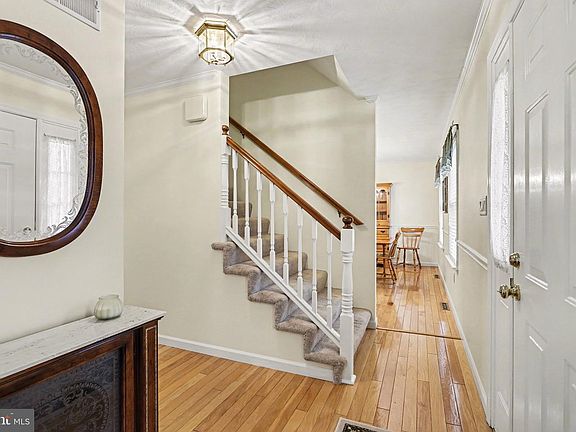 3rd image of 75 Longview Blvd