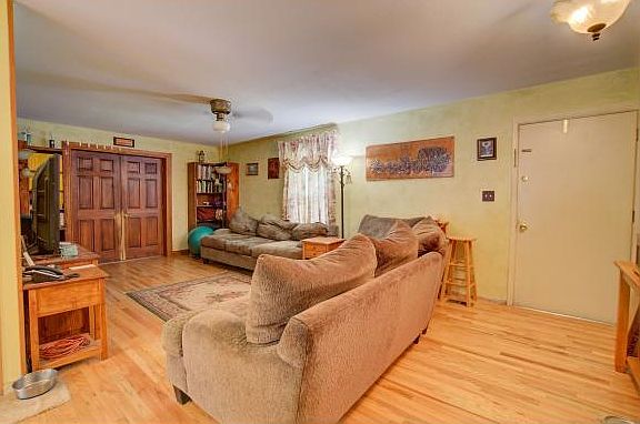 2nd image of 712 Crowell Ln