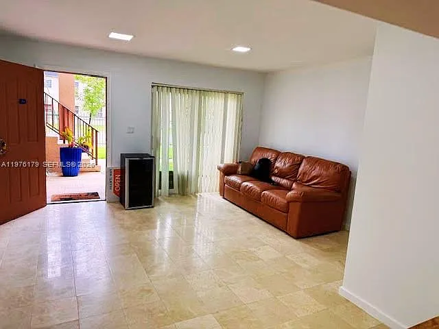 Building Photo - 1250 NE 119th St #2A