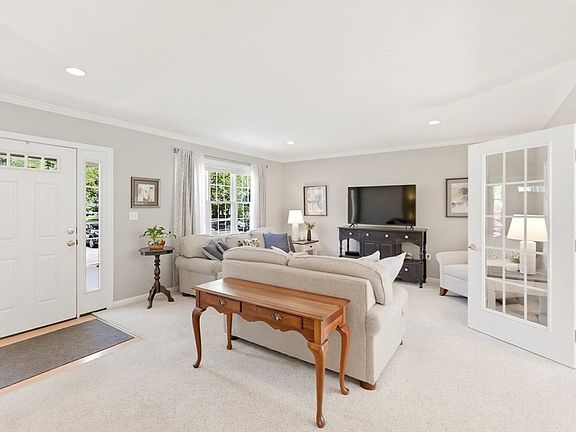 5th image of 71 Valley St
