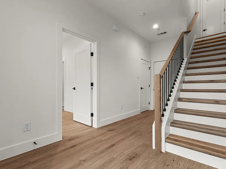 2203 Hondo Ave #202 — Photo 20