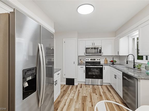 3rd image of 1055 Seward Ave