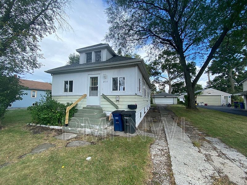 1st image of 2717 Clay St