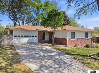 2500 Surrey Ct, Lincoln, NE 68512