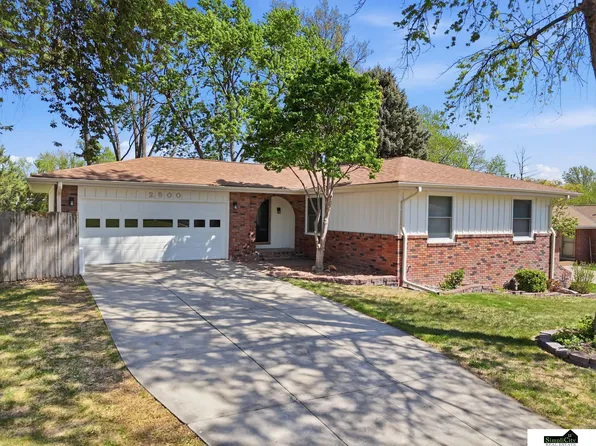 2500 Surrey Ct, Lincoln, NE 68512