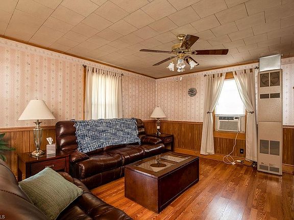 3rd image of 409 Wagstaff St