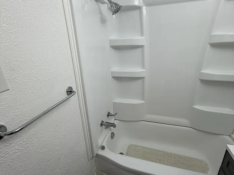 32850 Aurora Rd #201 — Photo 7
