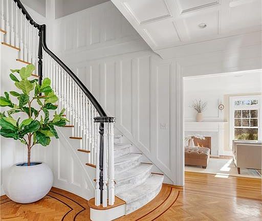 5th image of 54 Bridle Path Ln