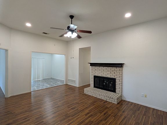 3rd image of 2005 Peakwood Dr