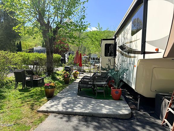 5th image of 4229 E Pkwy Lot 231