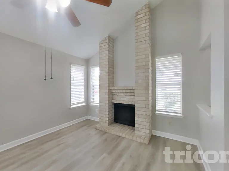 16126 Barbarossa Dr — Photo 2