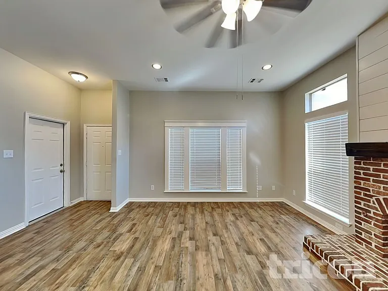 605 Columbia Ave — Photo 2