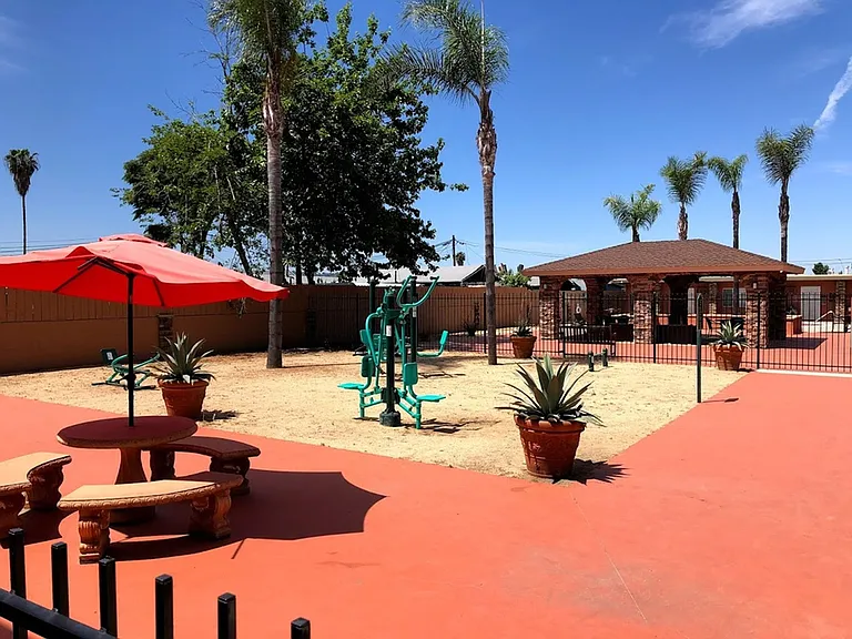 Vista Bella Apartment Homes — Photo 6