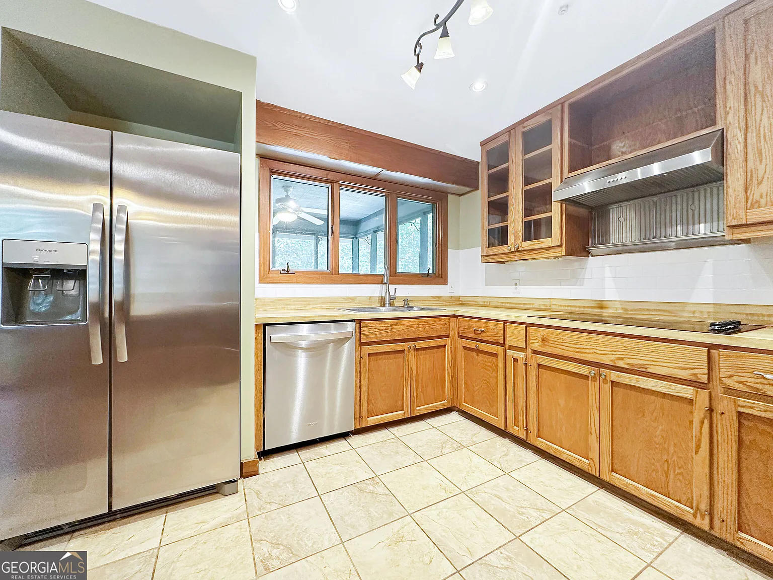 4 bed, 3.0 bath, 2182 sqft, $2,900 — Photo 3