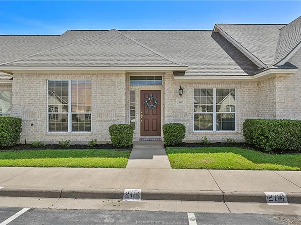 206 Fraternity Row, College Station, TX 77845