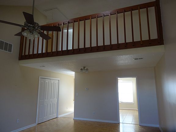 3rd image of 1800 Sydenham Trl