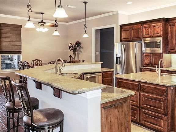 5th image of 7805 Roberts Ct