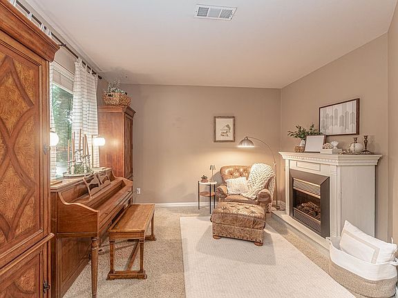 4th image of 2070 Aberdeen Ln