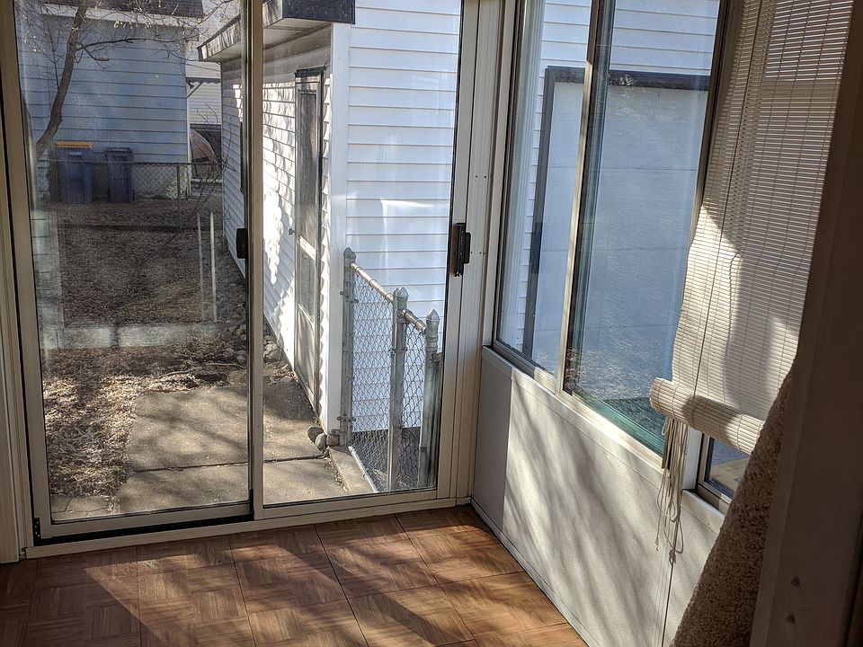 1st image of 823 Lincoln Ave NW
