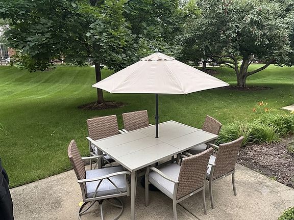 2nd image of 111 Chestnut Hills Cir