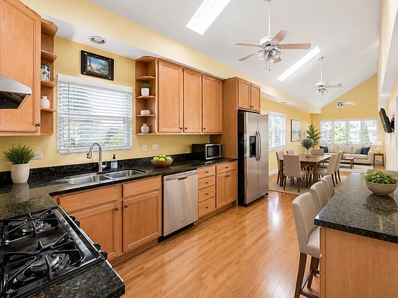 3rd image of 7319 W 58th Pl