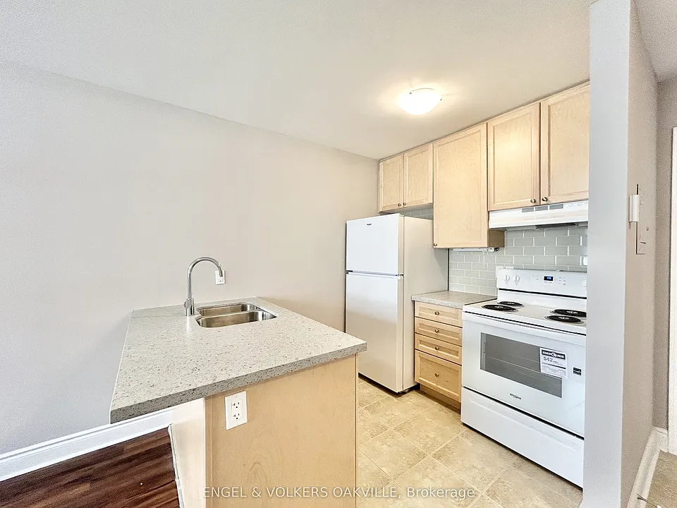9 33rd St #106