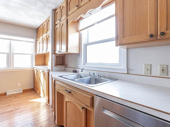 4th image of 1819 Maplewood Dr