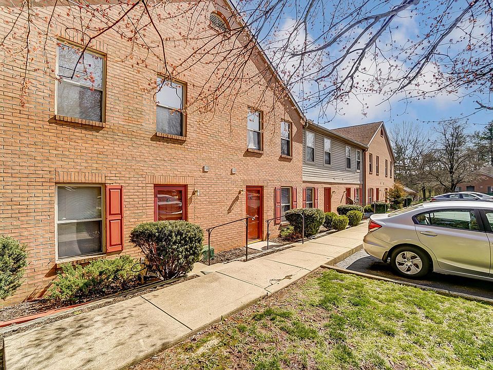 1st image of 1217 Rivercrest Dr S #B