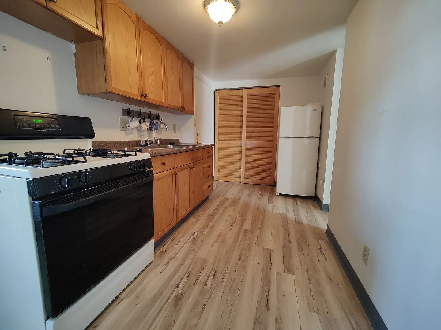 Glassport - 1 BR - 3rd Floor Apartment! — Photo 3